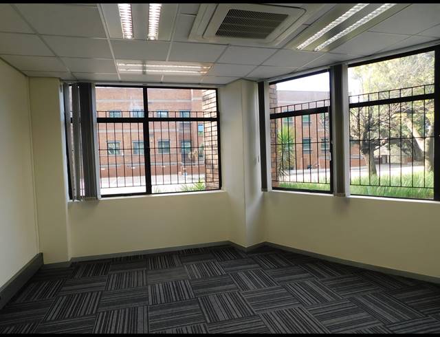 167M² OFFICE TO LET IN PARKTOWN